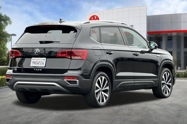 Used 2023 Volkswagen Taos SE FWD image 4