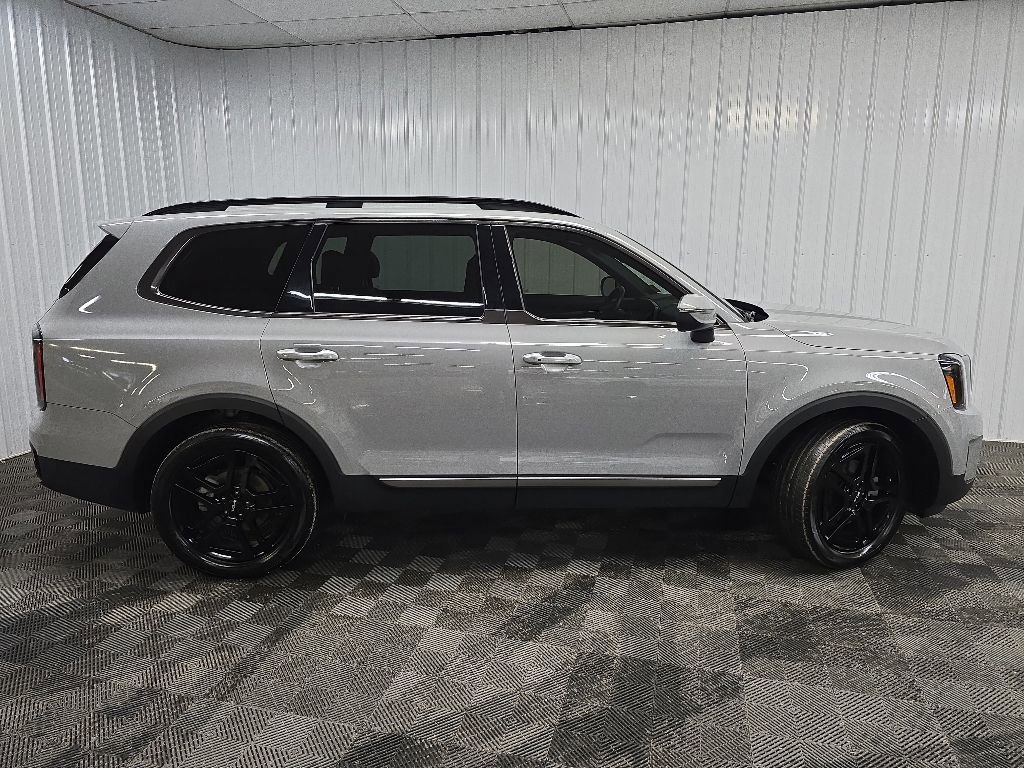 Used 2023 Kia Telluride EX X-Line AWD/4WD image 2