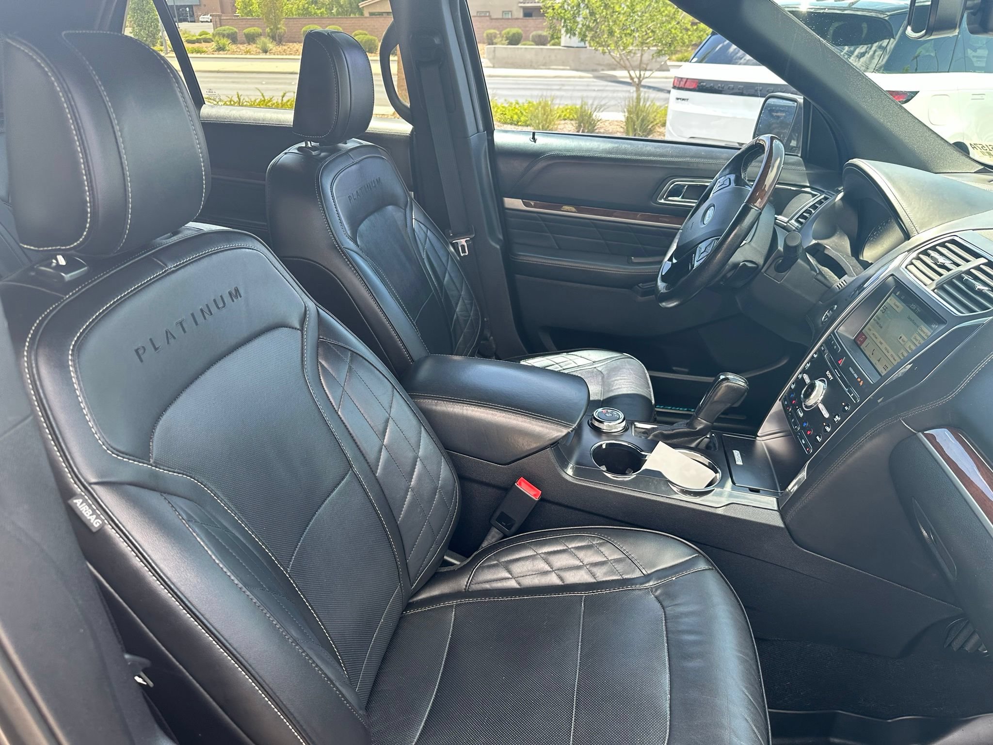 Used 2018 Ford Explorer Platinum AWD/4WD image 4