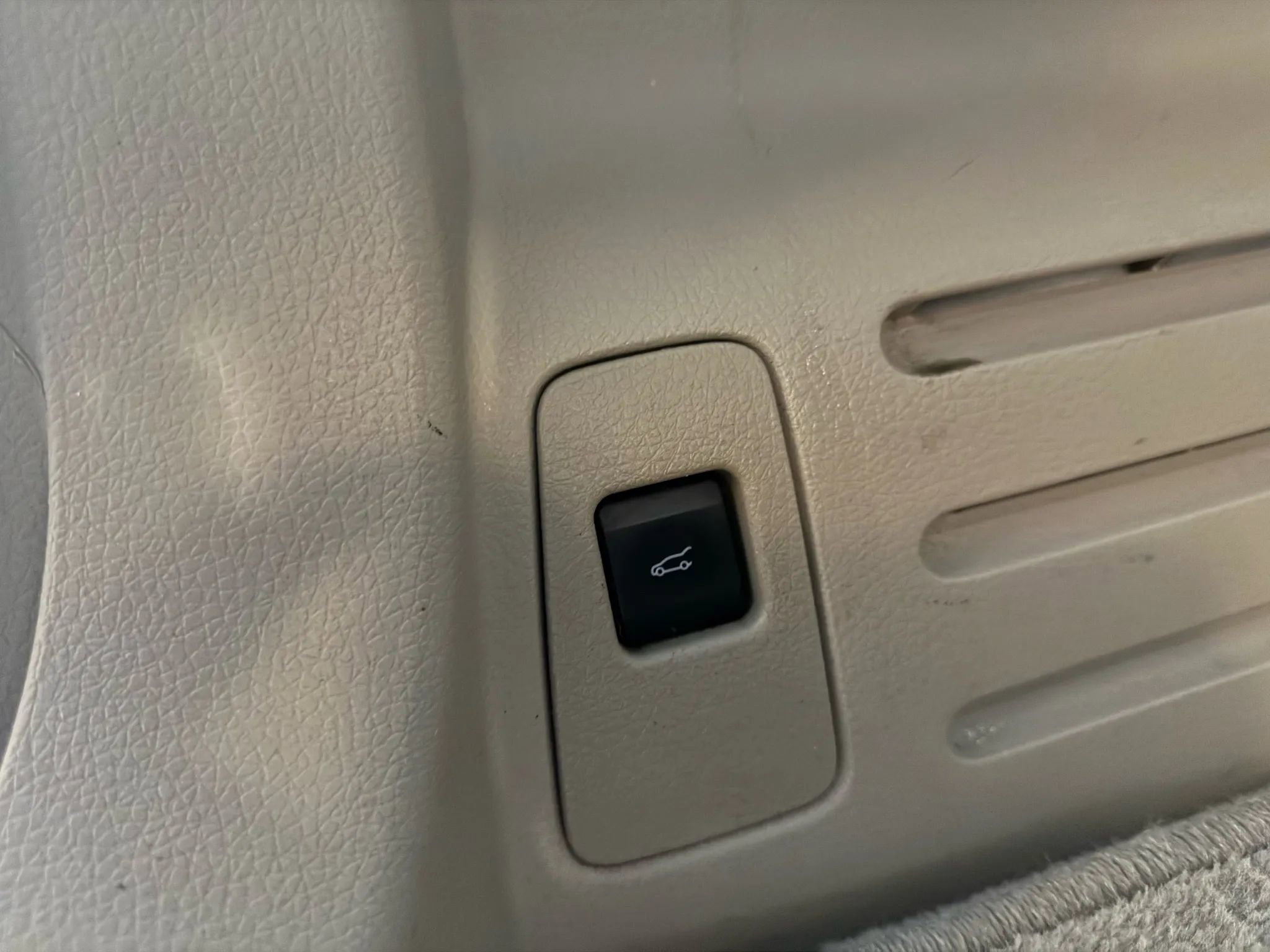 Used 2014 Lincoln MKX AWD w/ Equipment Group 102A image 17