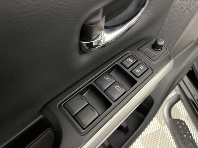 Used 2024 Nissan Titan SV w/ SV Convenience Package image 34