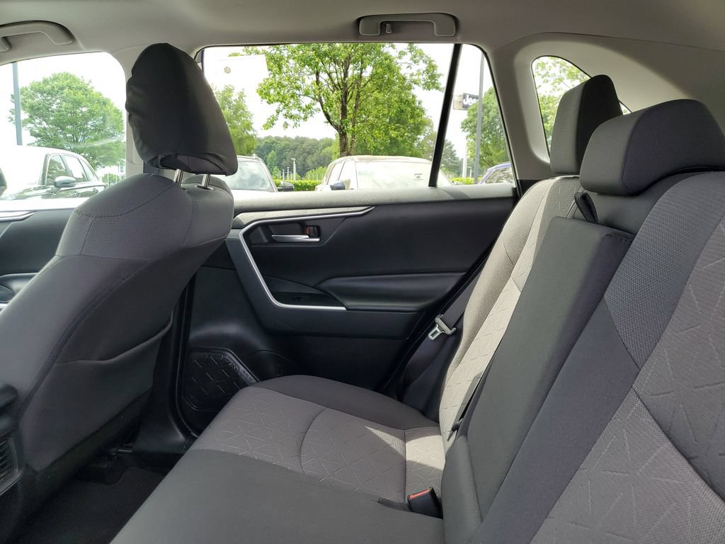 Used 2019 Toyota RAV4 XLE w/ Convenience Package FWD image 10