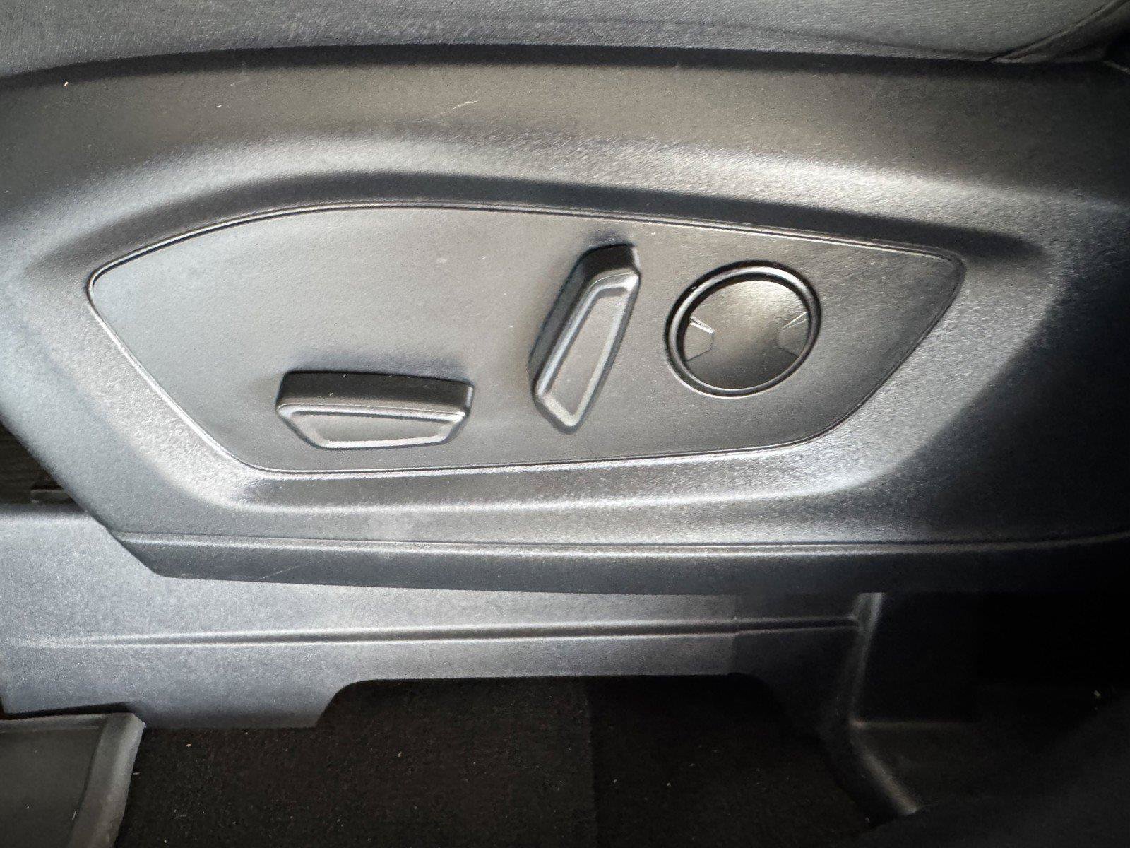 Used 2025 Ford Explorer Active RWD image 29