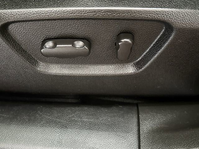 Used 2014 Chevrolet Captiva Sport LTZ FWD image 14
