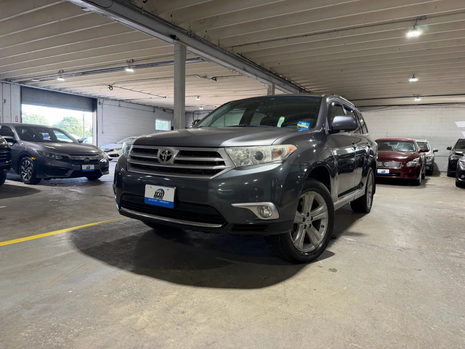 Used 2012 Toyota Highlander Limited w/ Tow Pkg AWD/4WD image 1