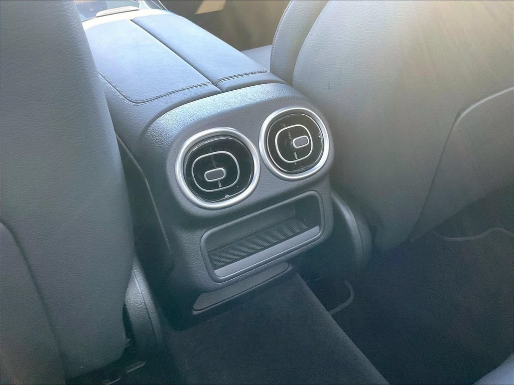 Used 2026 Mercedes-Benz GLC 300 image 12