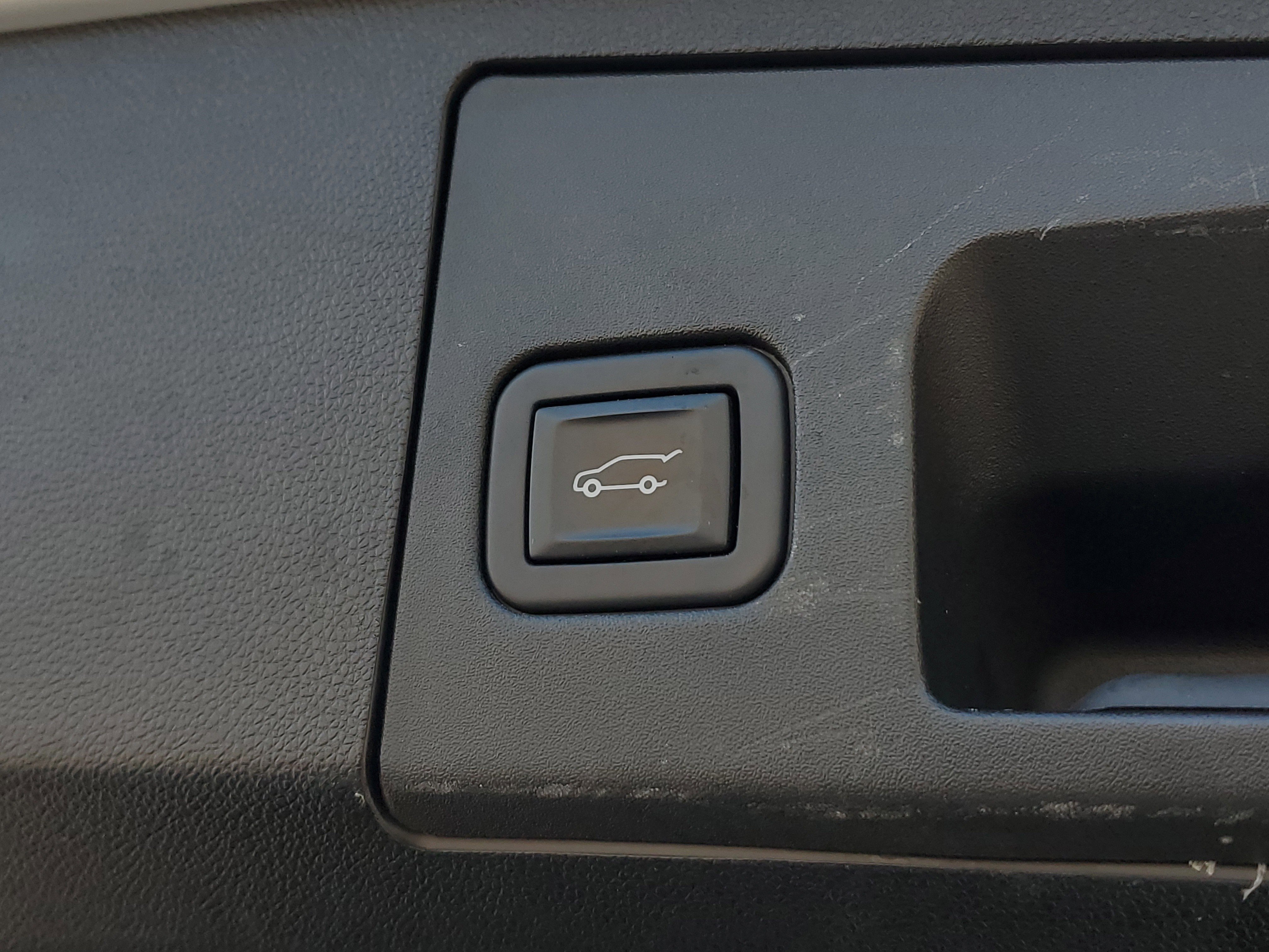 Used 2022 Cadillac XT4 Sport w/ Enhanced Visibility Package image 11