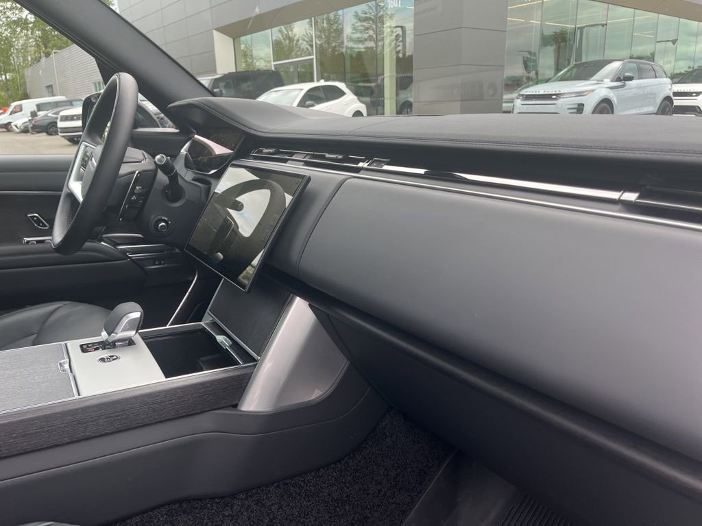 Certified 2025 Land Rover Range Rover SE AWD/4WD image 20
