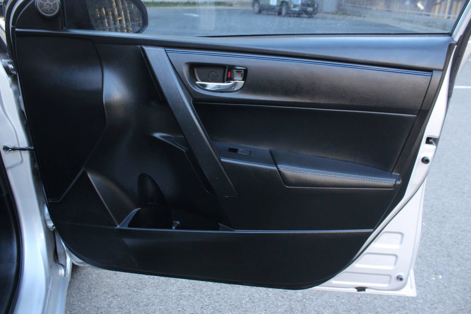 Used 2017 Toyota Corolla SE FWD image 22