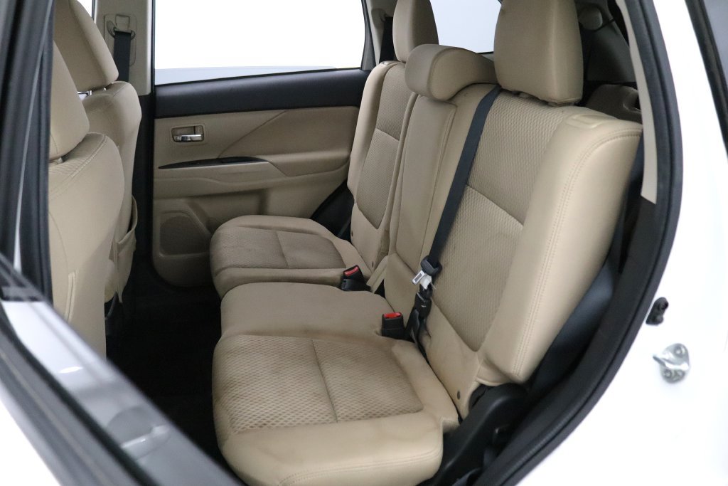 Used 2016 Mitsubishi Outlander SE FWD image 13