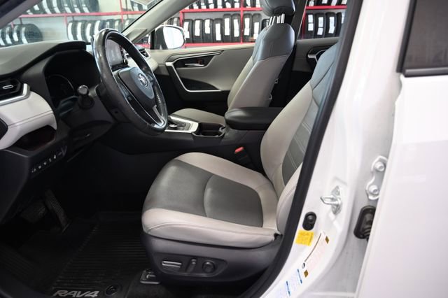 Used 2019 Toyota RAV4 Limited w/ Advanced Technology Package AWD/4WD image 10