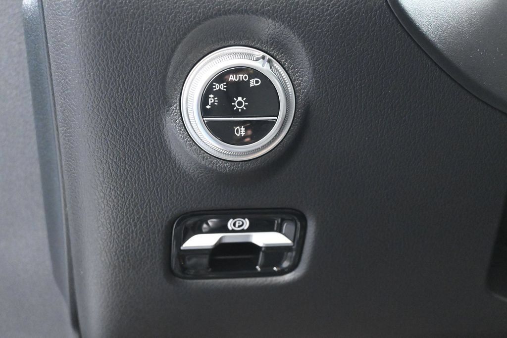 Used 2024 Mercedes-Benz C 300 Sedan image 17