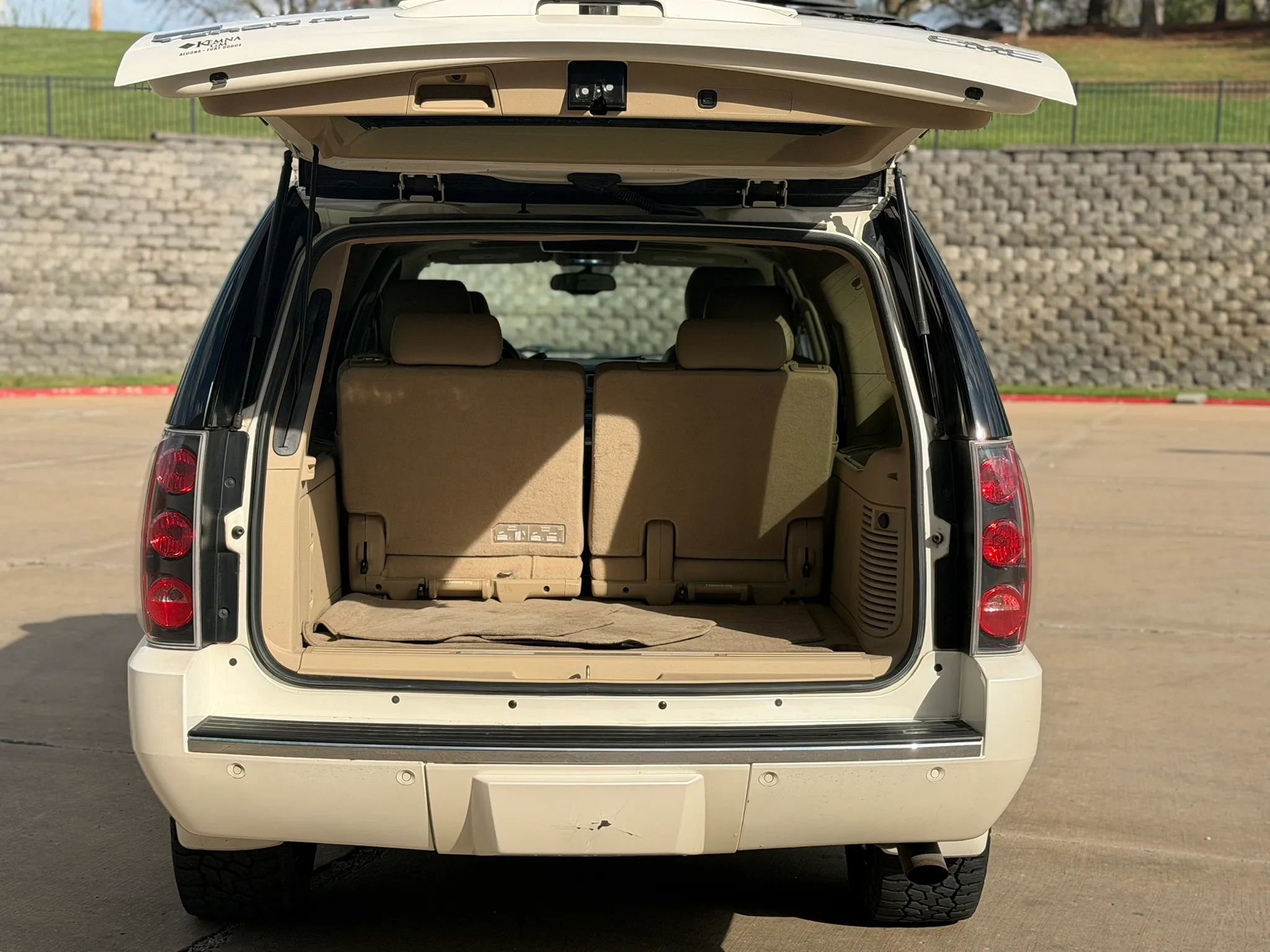 Used 2012 GMC Yukon XL Denali AWD/4WD image 10