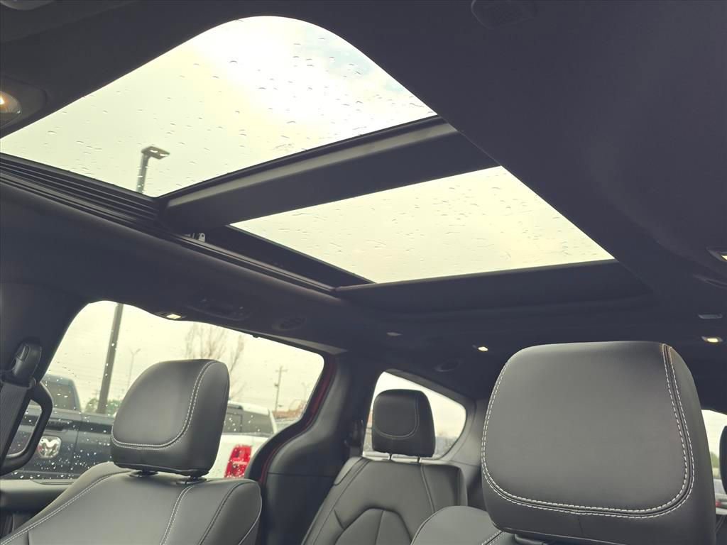New 2026 Chrysler Pacifica Select FWD image 10