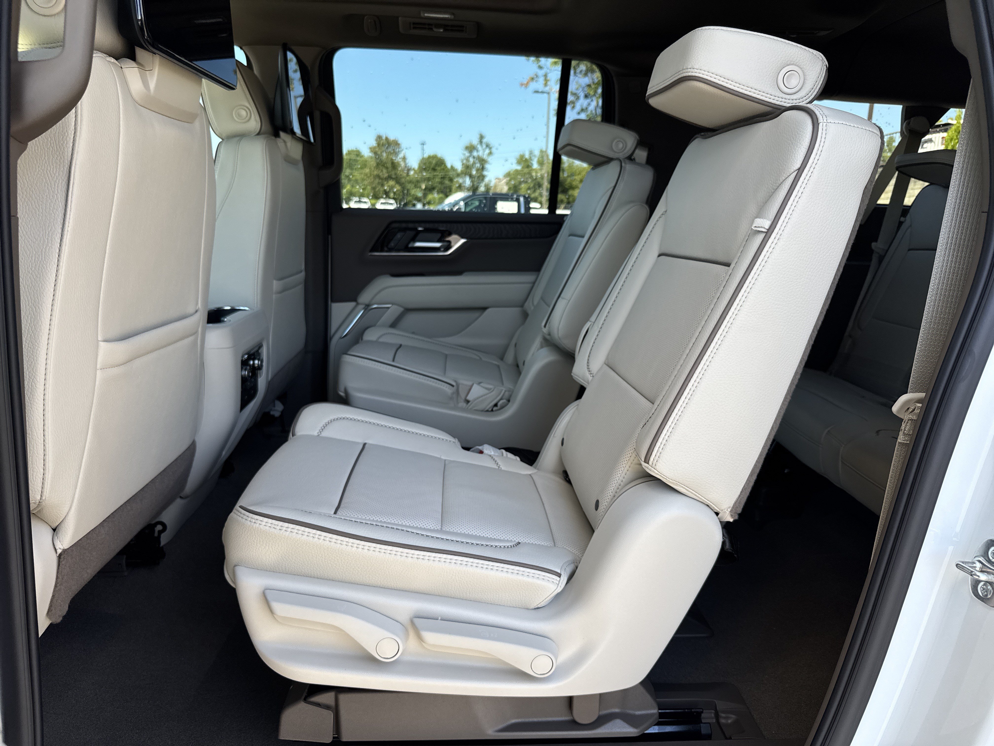 New 2026 GMC Yukon XL Denali w/ Denali Reserve Package AWD/4WD image 32