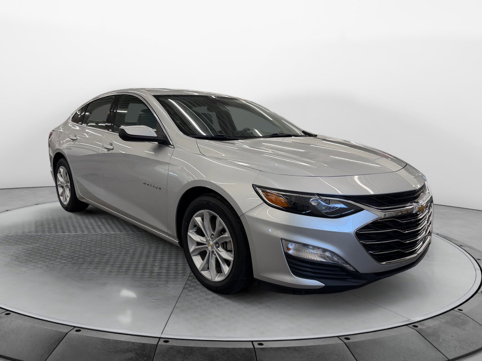 Used 2021 Chevrolet Malibu LT FWD image 4