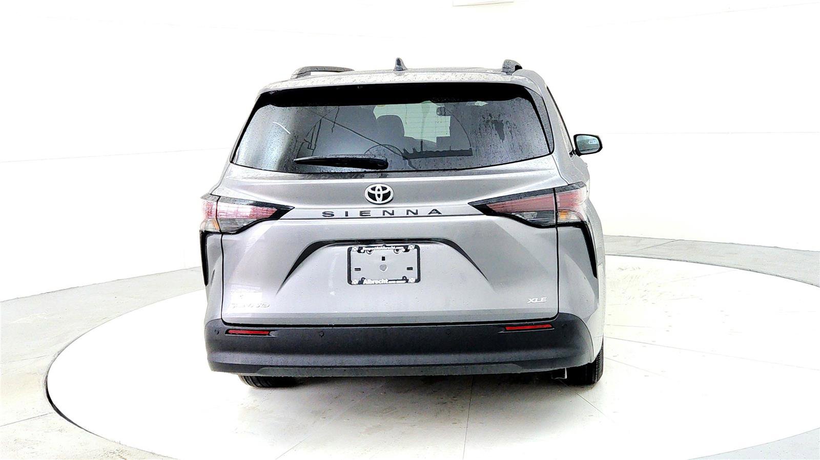 New 2026 Toyota Sienna XLE image 5