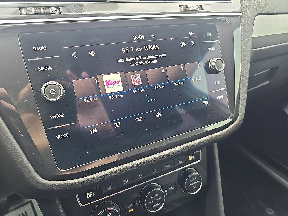 Used 2018 Volkswagen Tiguan SE image 25