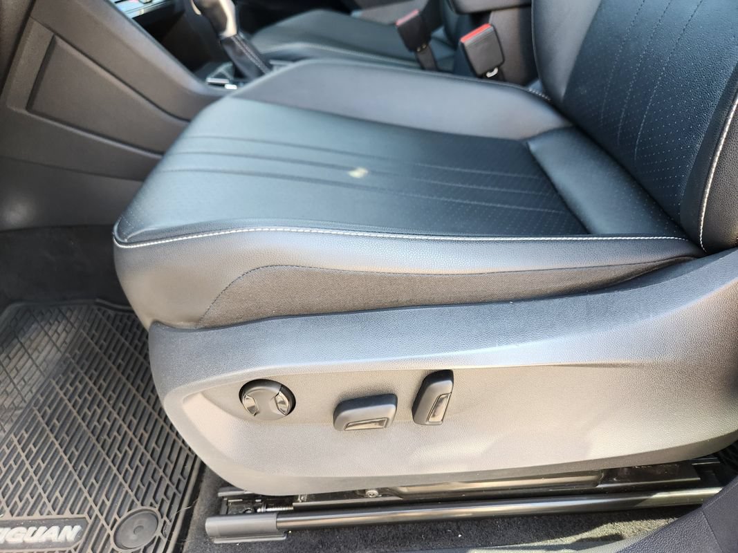 Used 2023 Volkswagen Tiguan SE R-Line FWD image 26