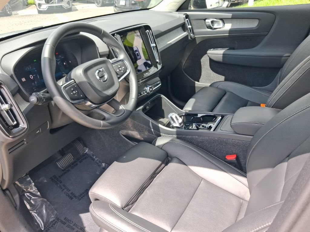 Used 2026 Volvo XC40 B5 Plus AWD/4WD image 12