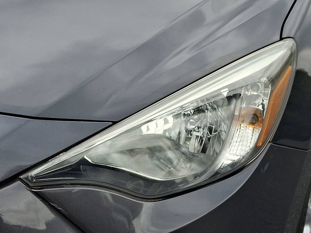 Used 2017 Toyota Yaris iA FWD image 11