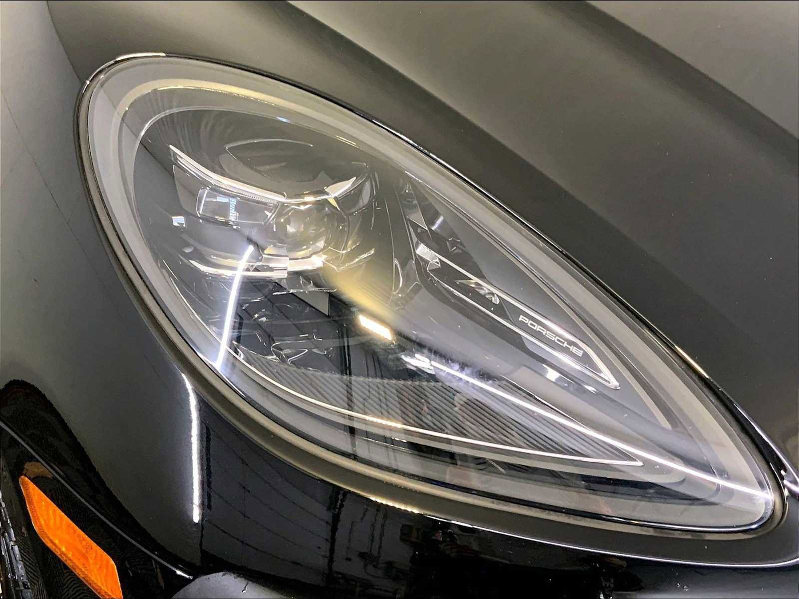 Certified 2023 Porsche Macan image 12