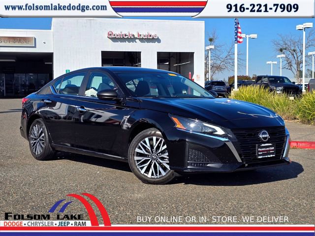 Used 2024 Nissan Altima 2.5 SV image 1