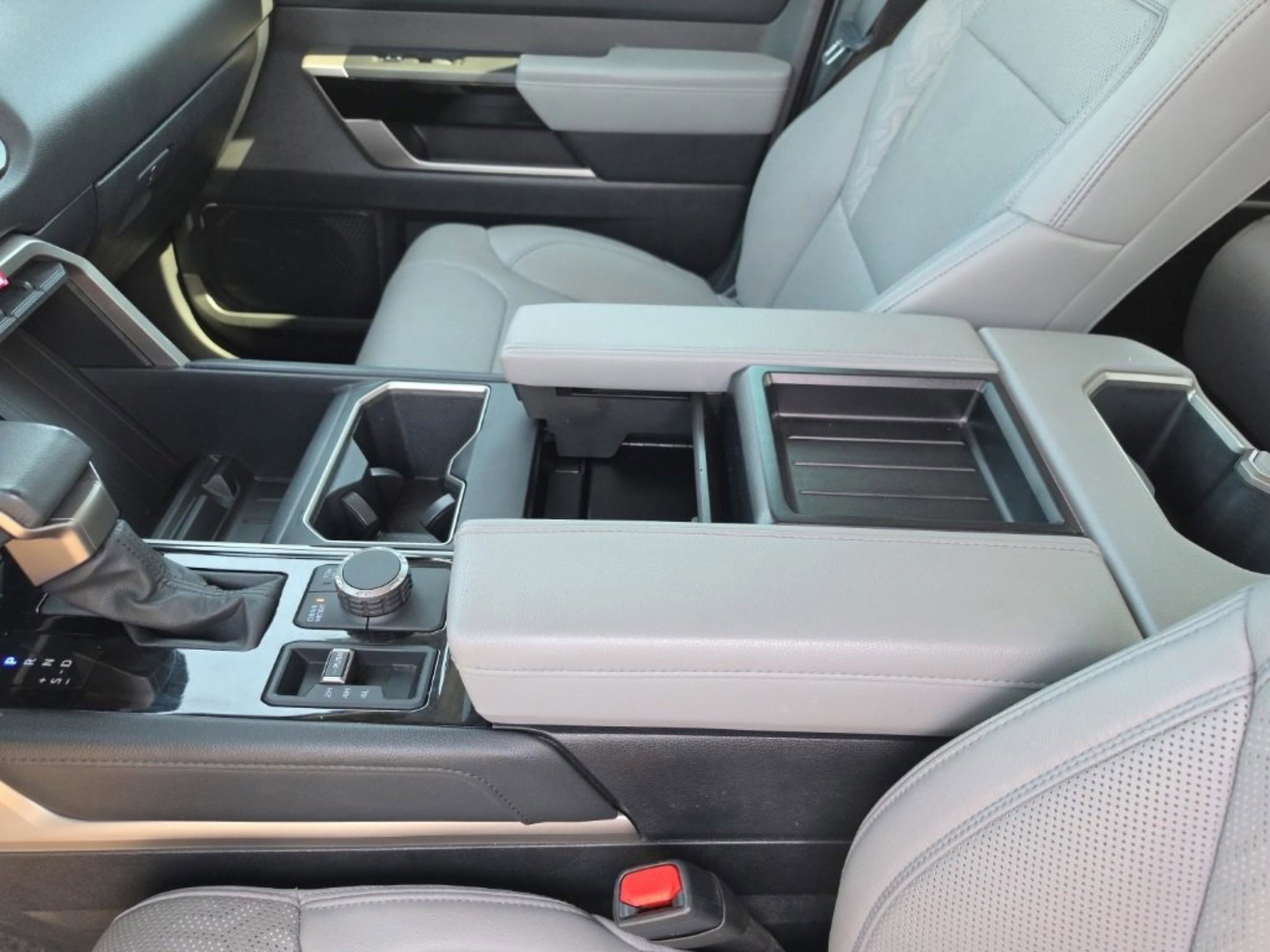 Used 2024 Toyota Tundra Limited image 24