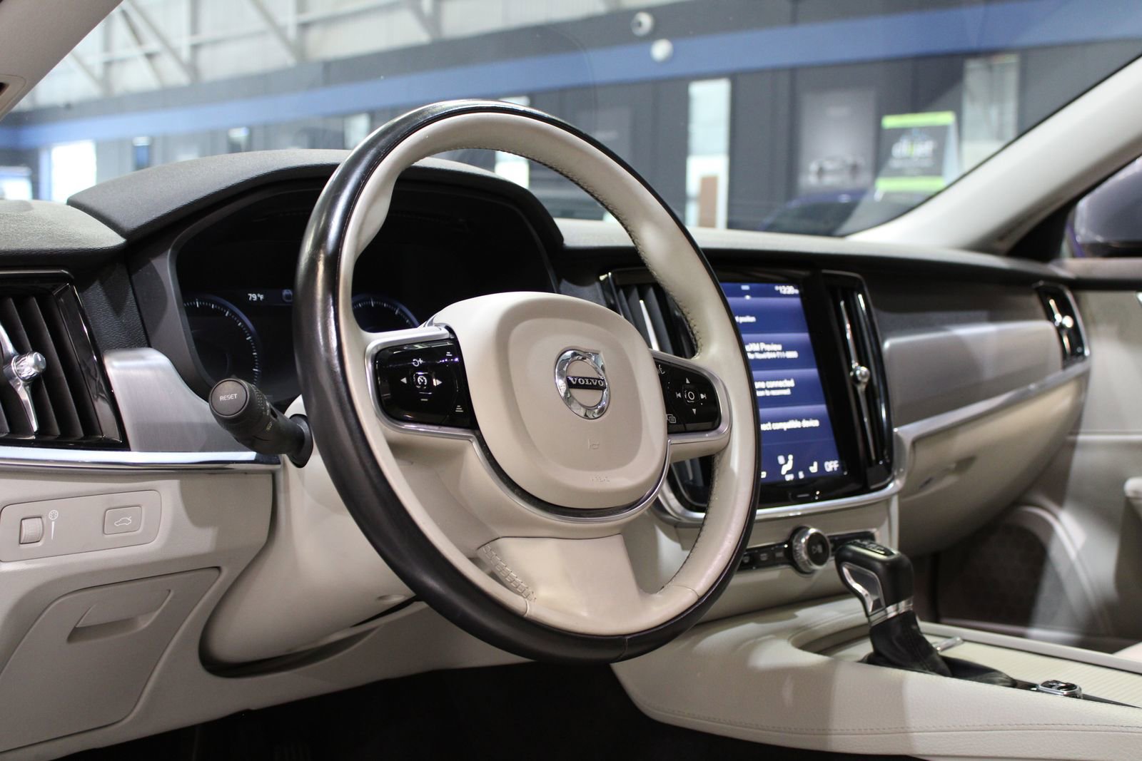 Used 2017 Volvo S90 T6 Momentum w/ Vision Package image 25