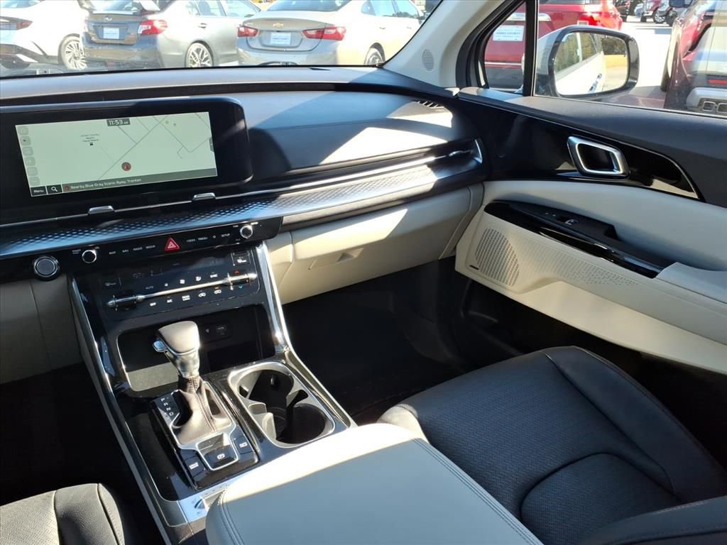 Used 2023 Kia Carnival SX Prestige image 12