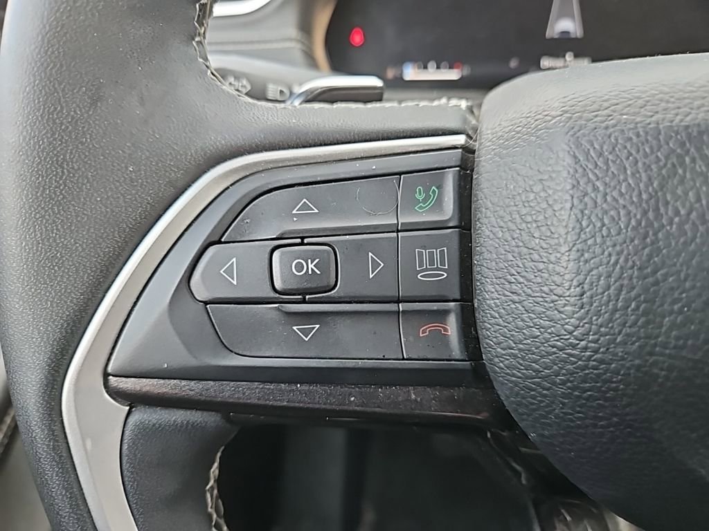 Used 2023 Jeep Grand Cherokee L Laredo AWD/4WD image 13
