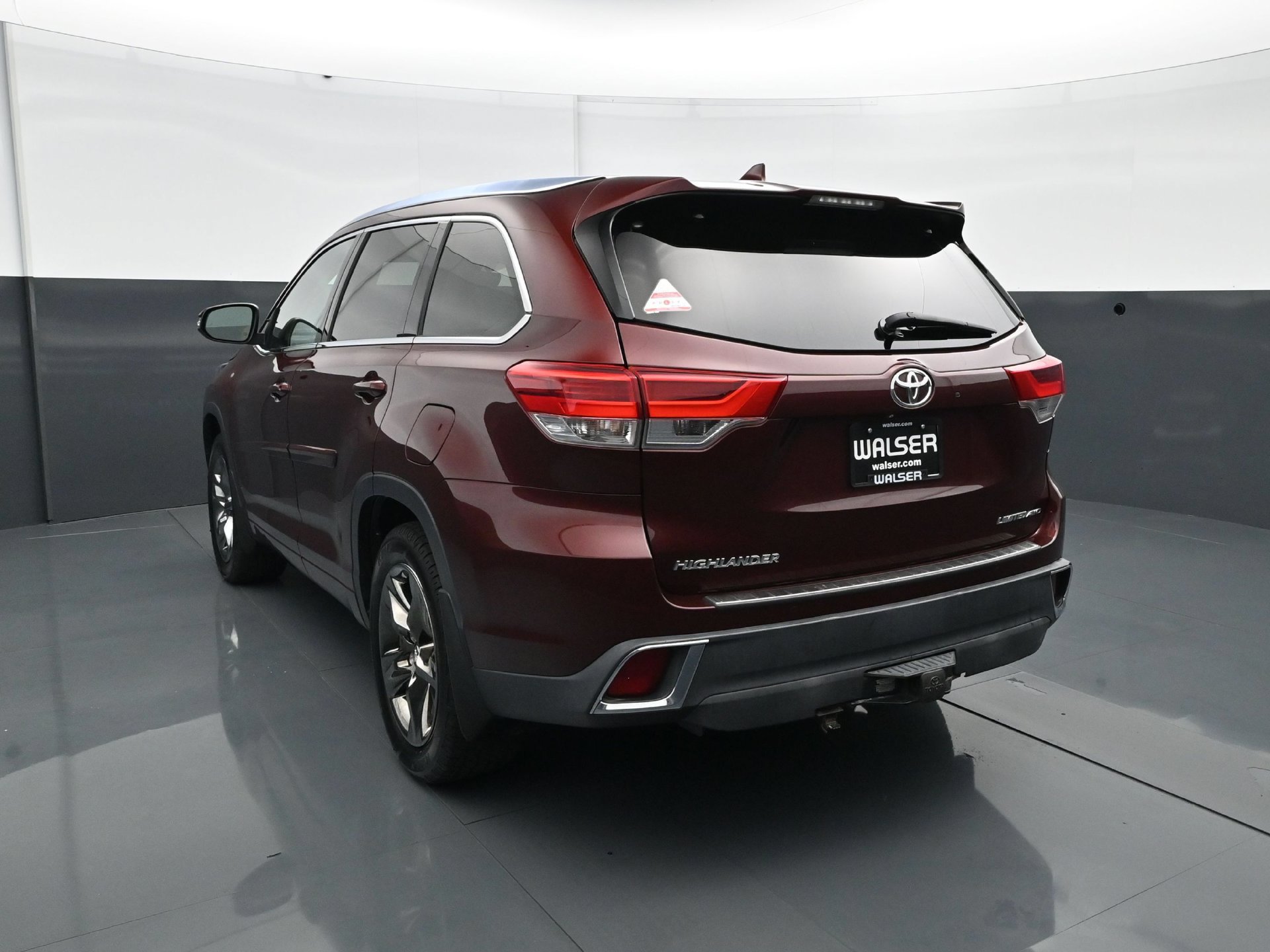 Used 2018 Toyota Highlander Limited Platinum w/ Carpet Mat Package (TMS) AWD/4WD image 5