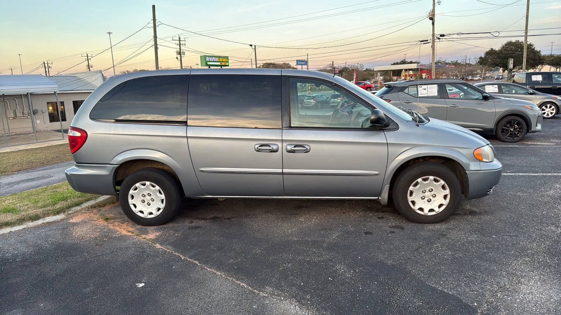 Used 2003 Chrysler Town & Country image 4