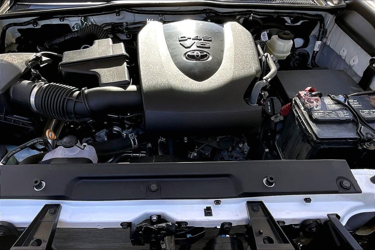 Used 2022 Toyota Tacoma SR5 w/ Technology Package image 27