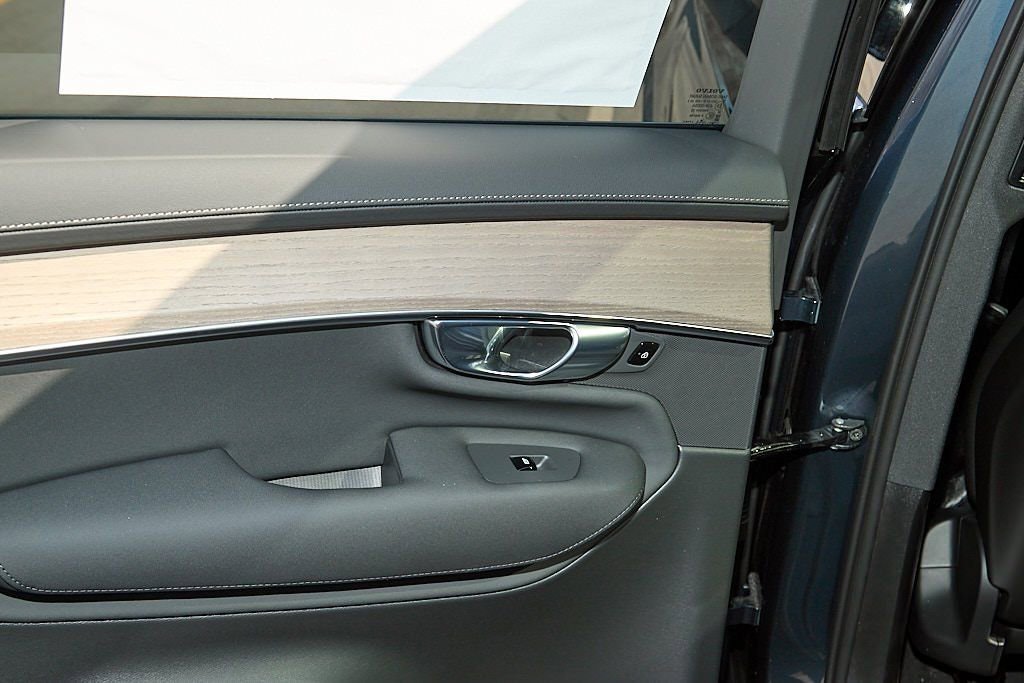 New 2026 Volvo XC90 B5 Plus w/ Protection Package image 19