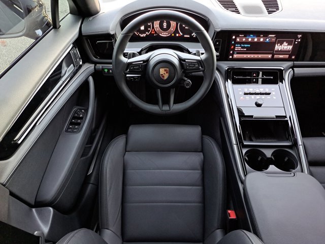 Used 2025 Porsche Panamera 4 image 16