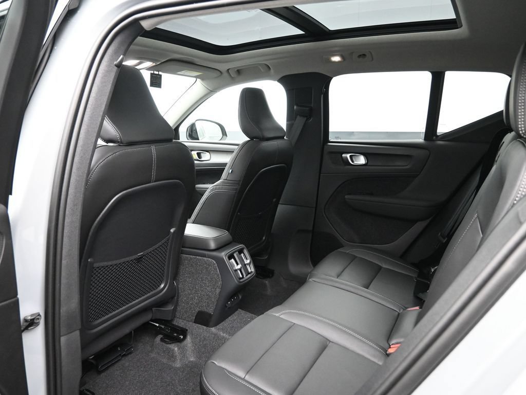 Used 2025 Volvo XC40 B5 Ultra w/ Climate Package AWD/4WD image 31
