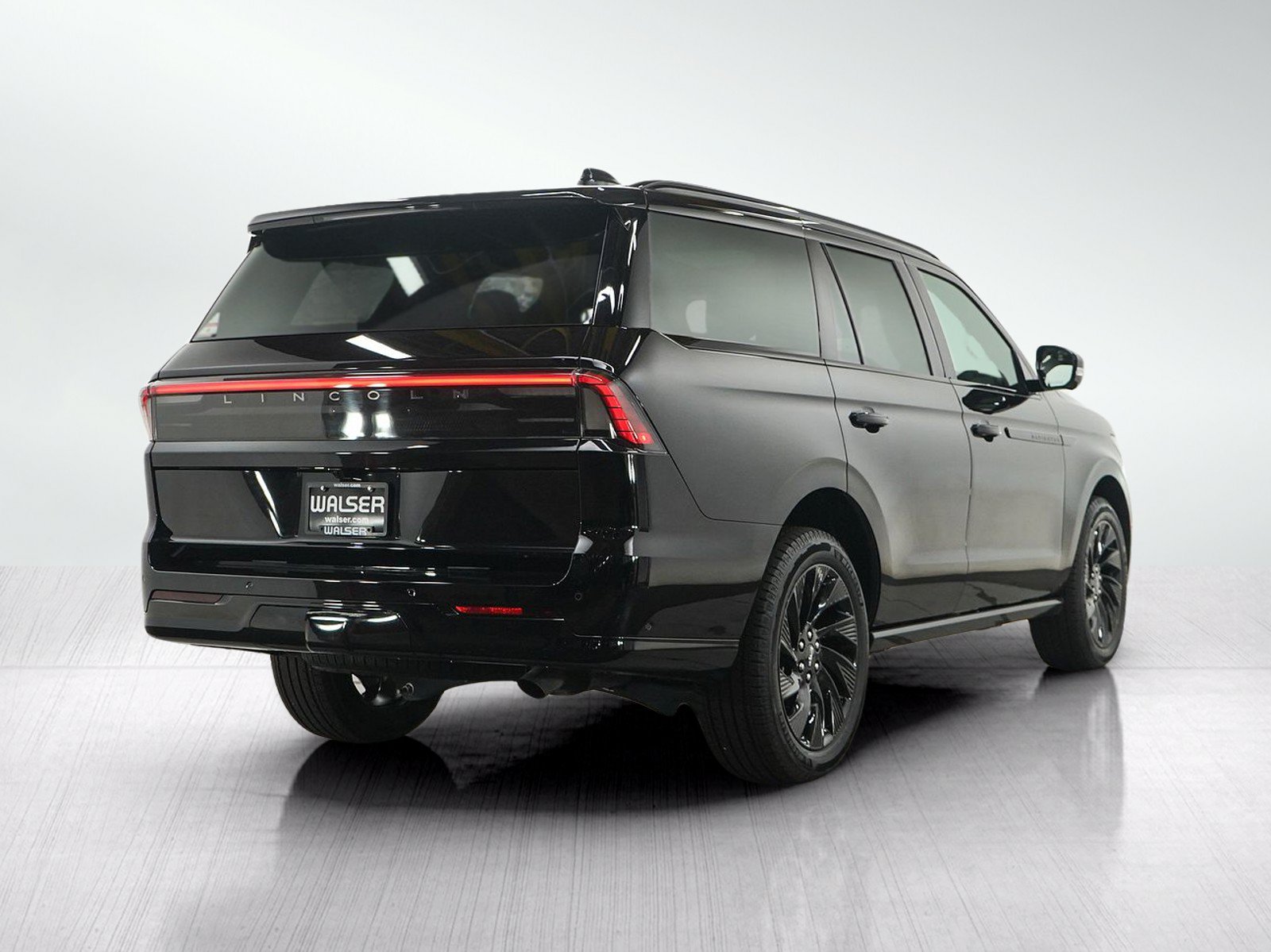 Used 2025 Lincoln Navigator Reserve w/ Jet Appearance Package AWD/4WD image 5