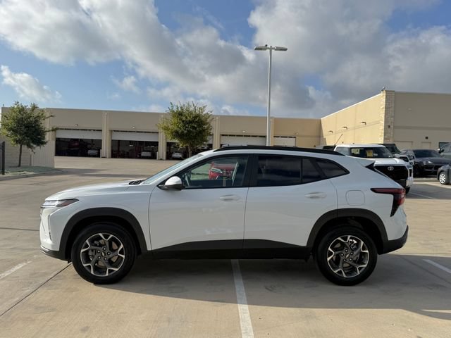 Used 2025 Chevrolet Trax LT FWD image 7