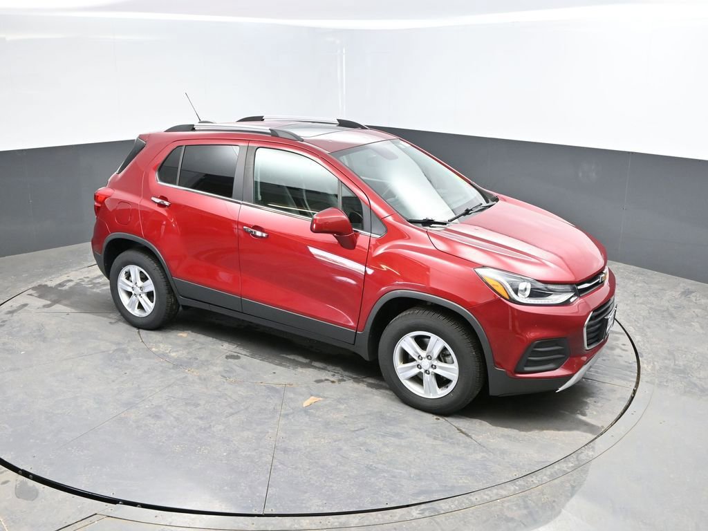 Used 2020 Chevrolet Trax LT w/ Sun & Sound Package image 23