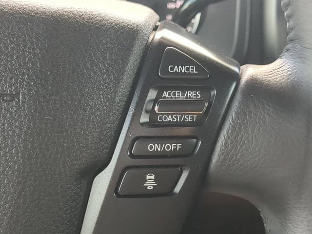 Used 2023 Nissan Titan SV w/ SV Convenience Package RWD image 23
