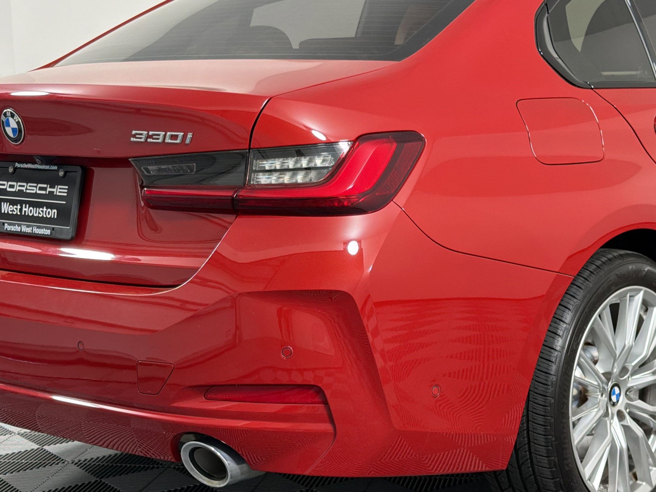 Used 2023 BMW 330i Sedan w/ Premium Package image 12