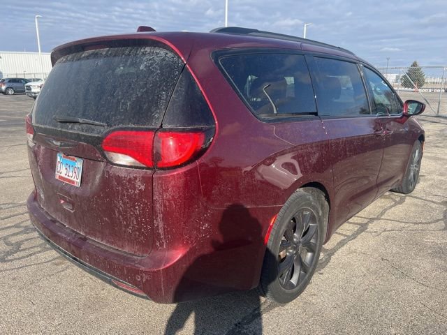 Used 2020 Chrysler Pacifica Touring-L image 4