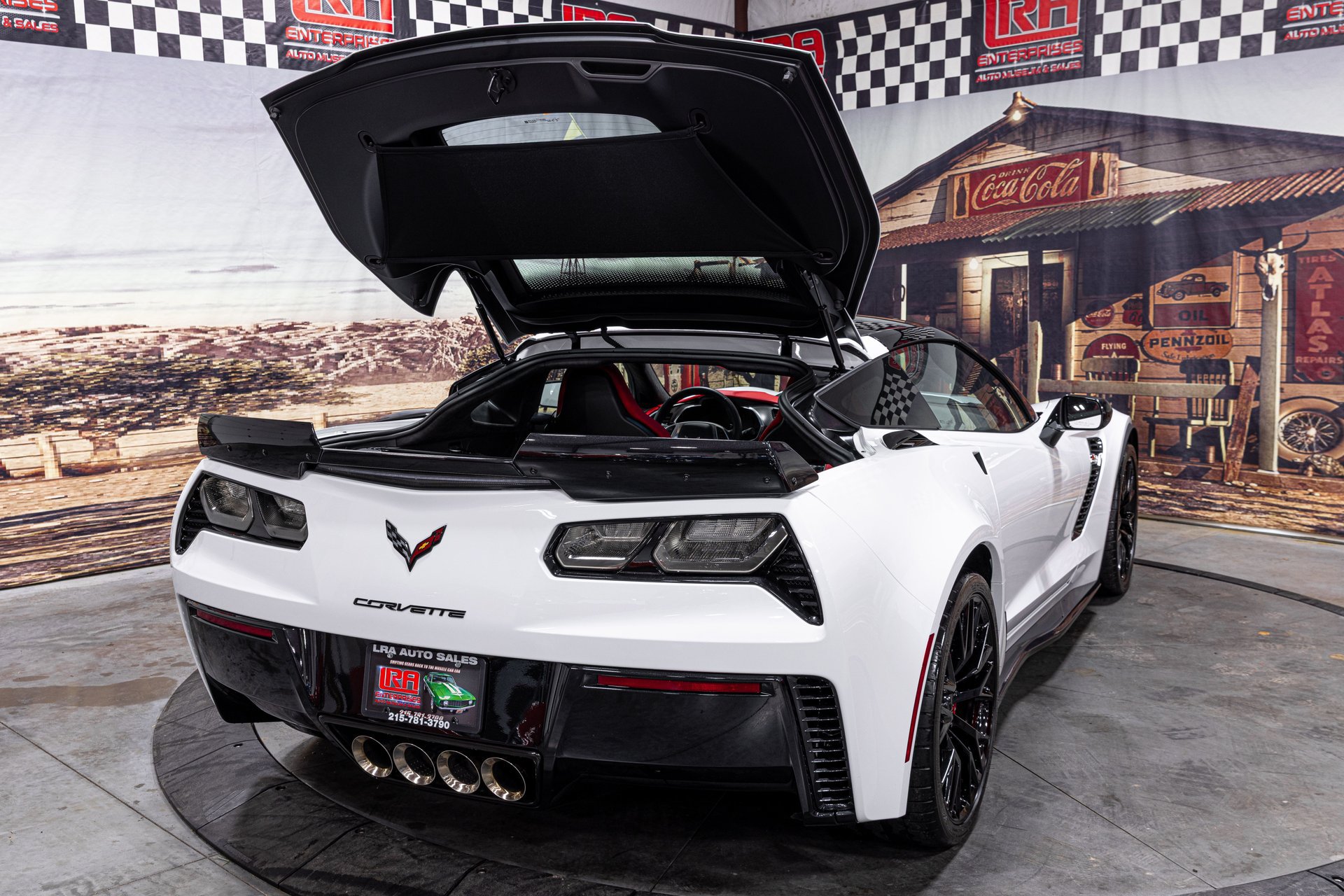 Used 2016 Chevrolet Corvette Z06 w/ 3LZ Preferred Equipment Group RWD image 29