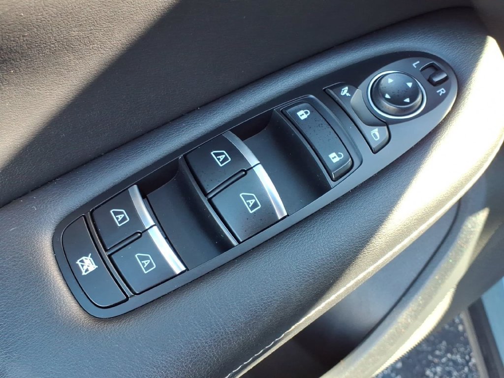 Used 2023 INFINITI QX50 Sport AWD/4WD image 18