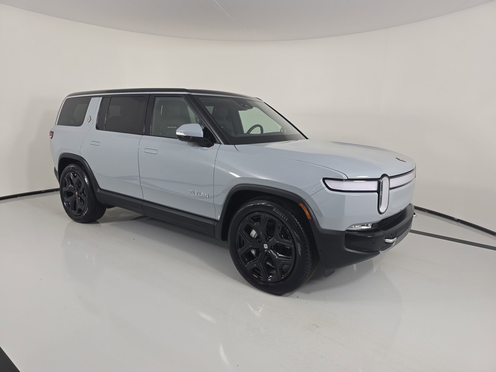 Used 2024 Rivian R1S Adventure image 7