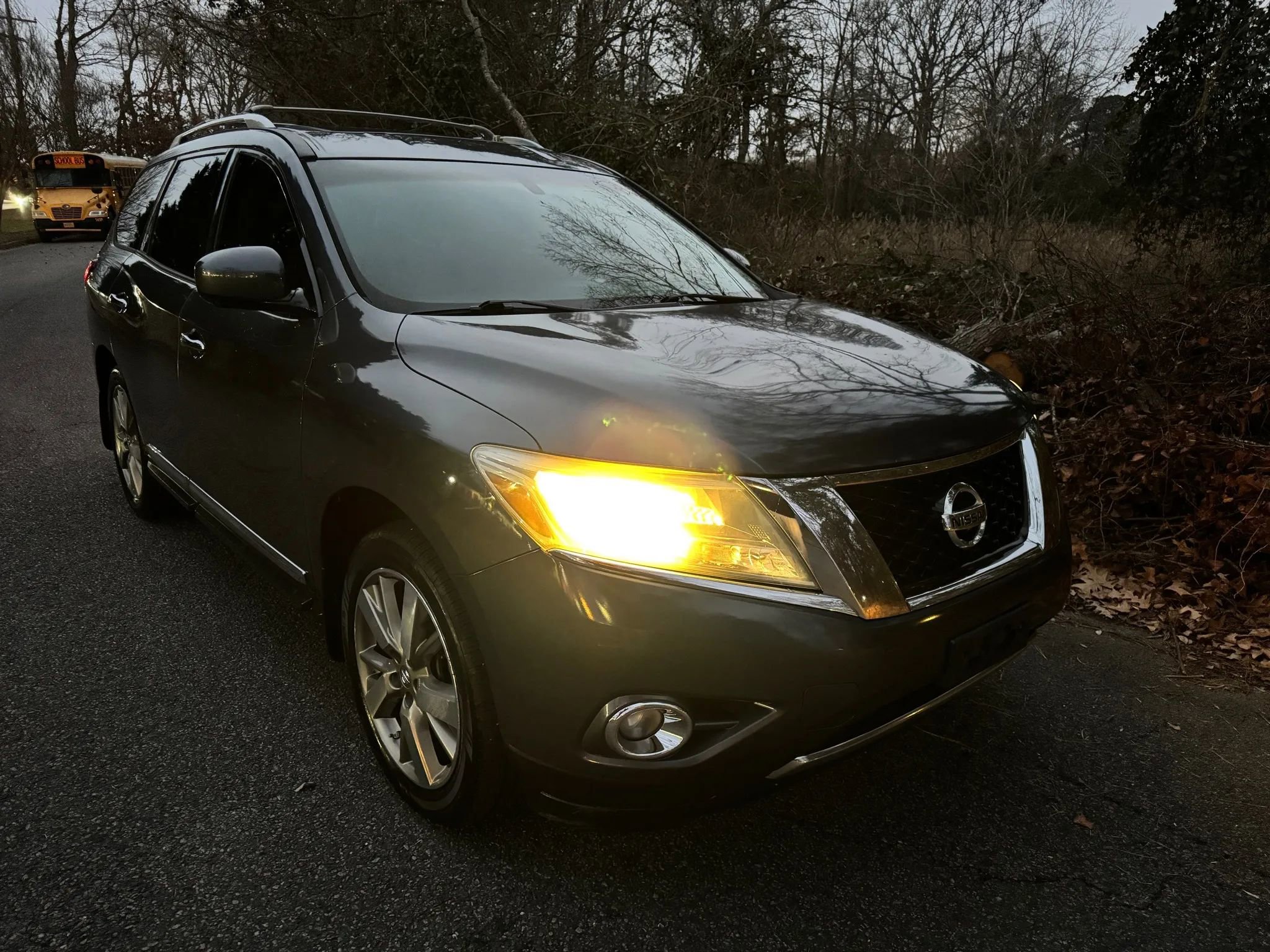 Used 2013 Nissan Pathfinder Platinum image 2