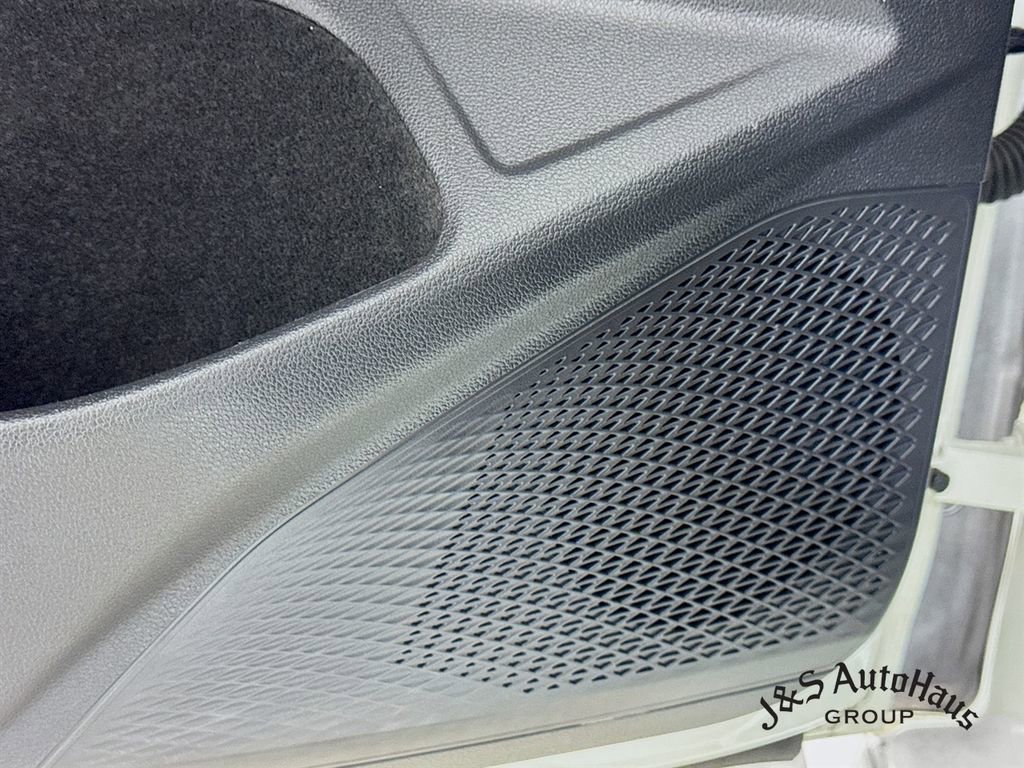 Used 2022 Volkswagen Golf R image 25