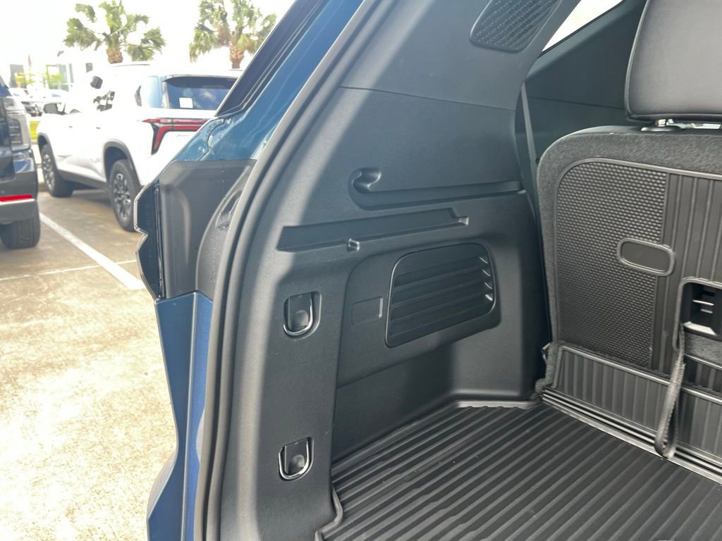New 2026 Chevrolet Traverse LT w/ LPO, Floor Liner Package image 16
