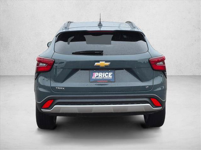 Used 2025 Chevrolet Trax LT FWD image 7